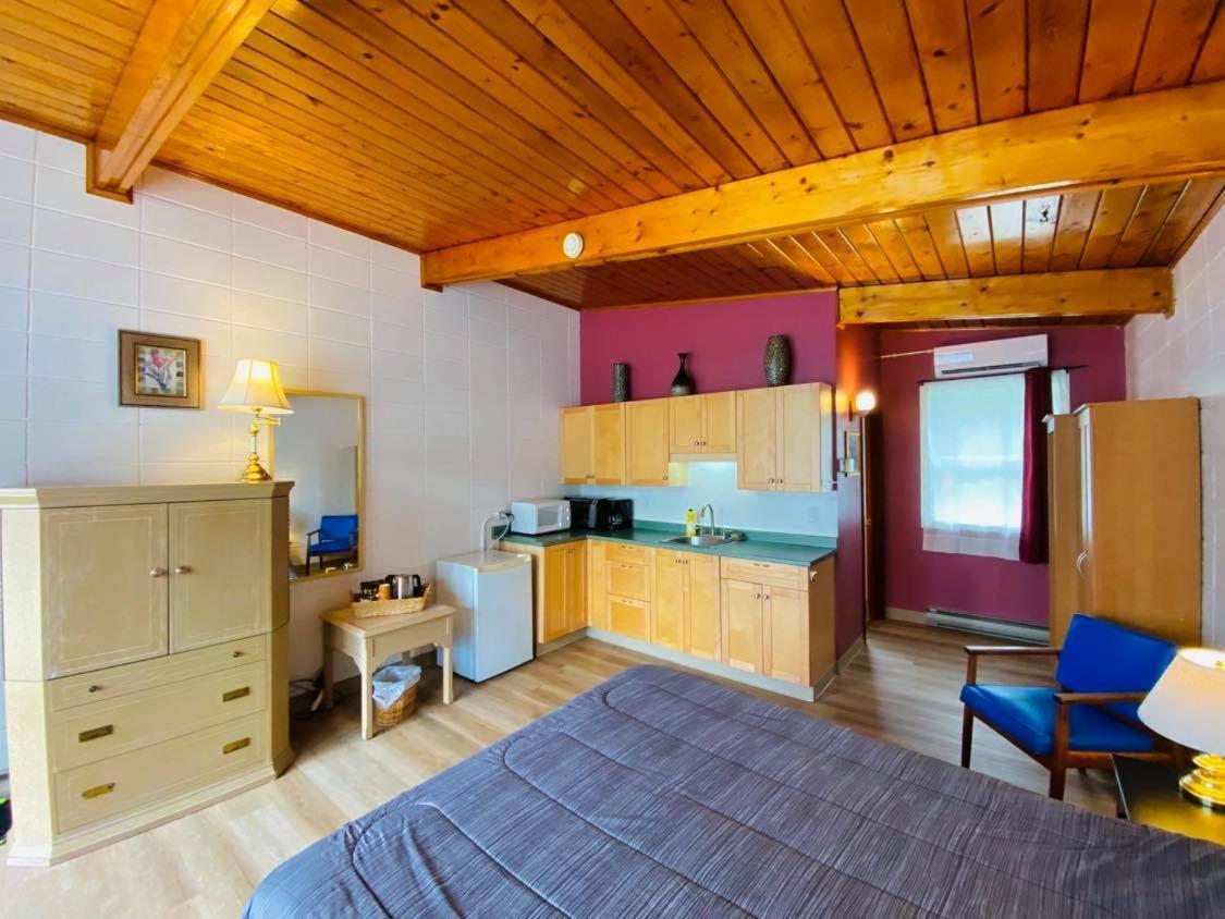 Huron Sands Motel And Restaurant Providence Bay Kültér fotó